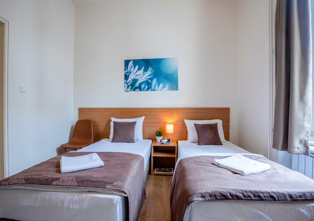 Booking En Suite Belgrade Extérieur photo