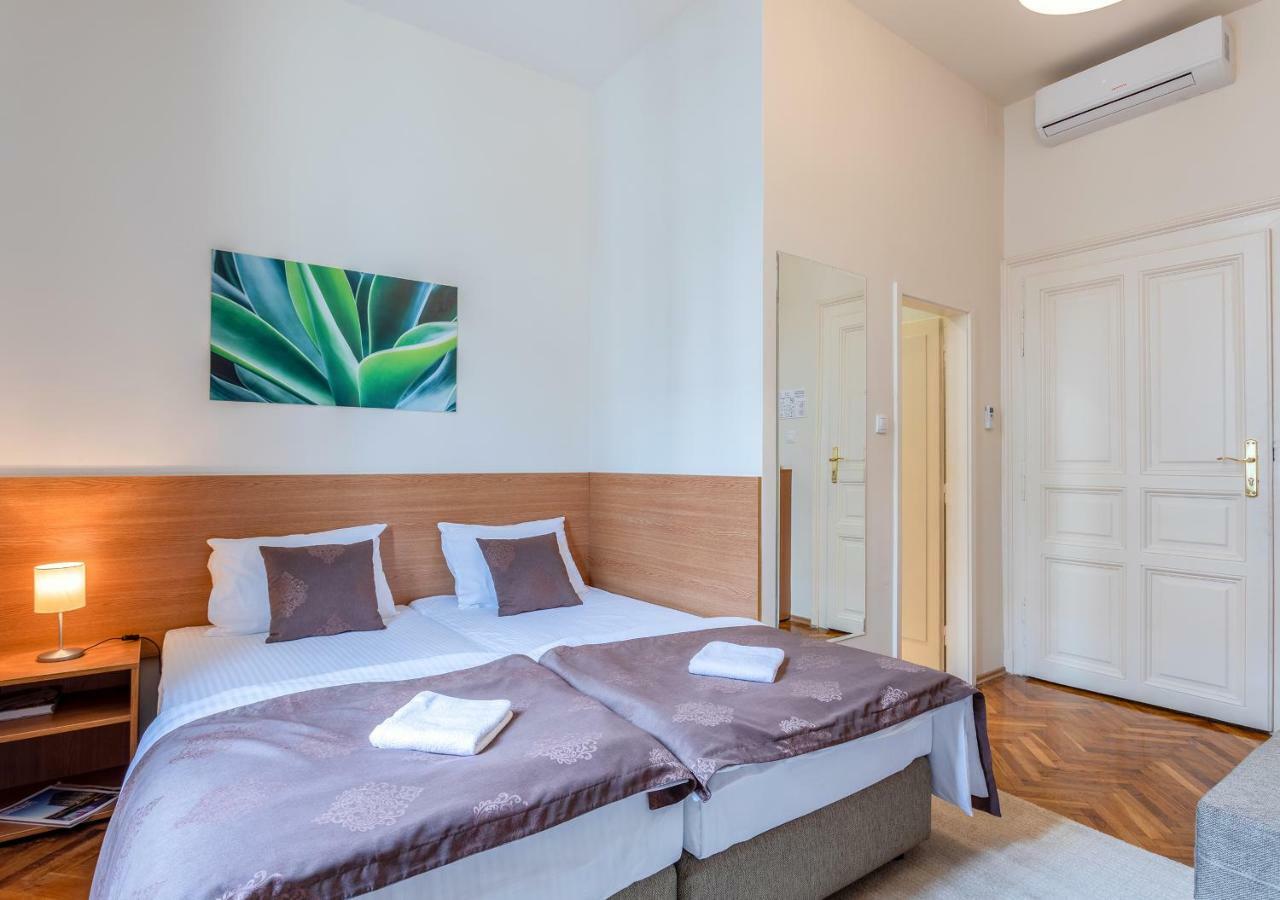Booking En Suite Belgrade Extérieur photo