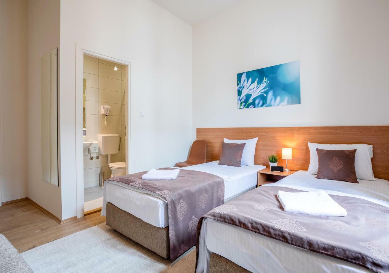 Booking En Suite Belgrade Extérieur photo