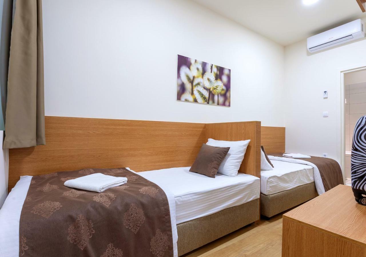 Booking En Suite Belgrade Extérieur photo