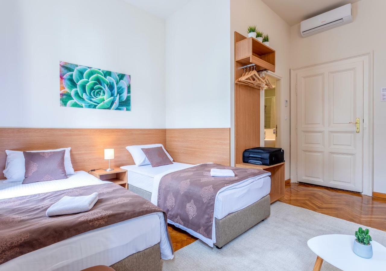 Booking En Suite Belgrade Extérieur photo