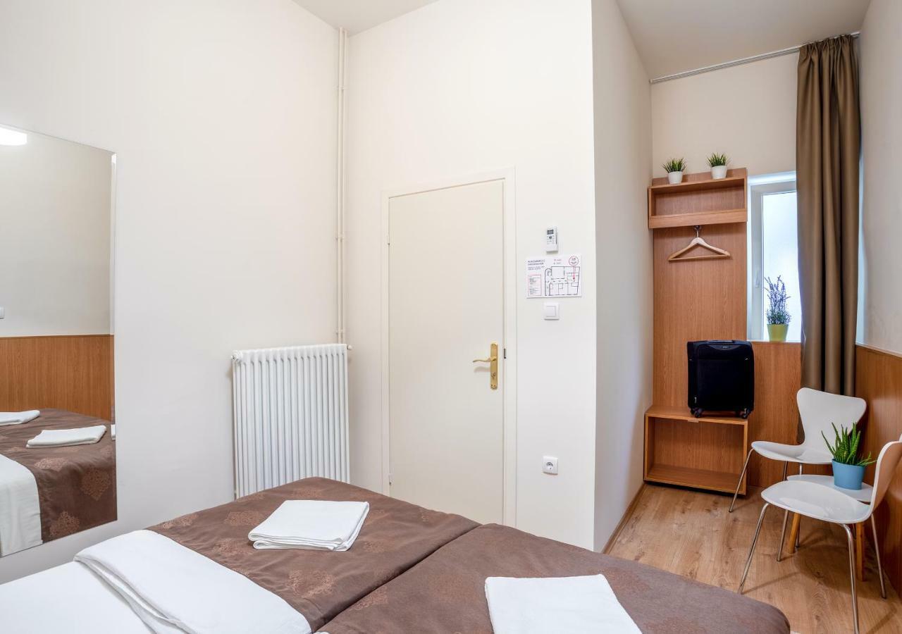 Booking En Suite Belgrade Extérieur photo